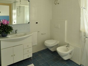 Shower, towels