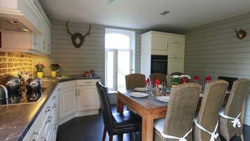 House | Private kitchen | Highchair