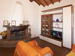 Living room | Fireplace
