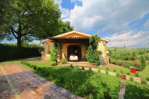 House | Exterior - Holiday Home in Selci With Saltwater Pool (Selci)