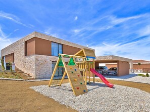 House | Property amenity - Enticing Holiday Home in Brtonigla with Hot Tub (Brtonigla)