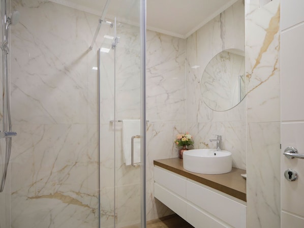 House | Bathroom