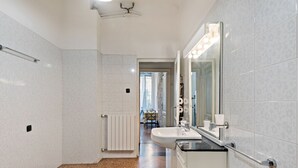 Unclassified image, 4 of 26, button - Simplistic Apartment in Genova near Town Center (Genoa)