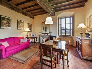 Living room - Vintage Apartment in Sandigliano With Garden (Sandigliano)