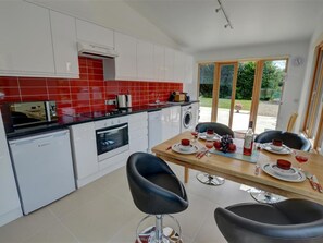 Rumah | Dapur pribadi | Lemari es, microwave, oven, dan mesin pencuci piring