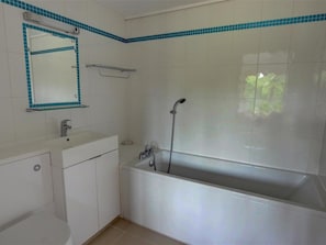 Rumah | Kamar mandi | Kombinasi shower/bathtub dan handuk