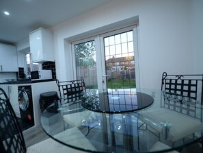 Dining - Alluring Holiday Home in Coventry With Garden (Coventry)