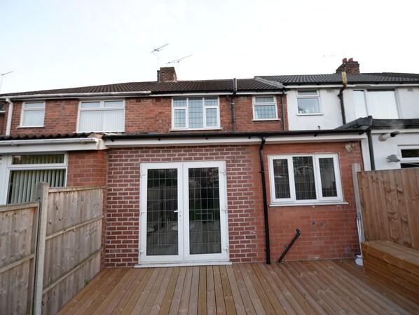 Exterior - Alluring Holiday Home in Coventry With Garden (Coventry)
