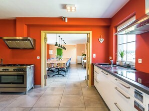 Casa | Cocina privada | Cafetera y tetera y periquera 