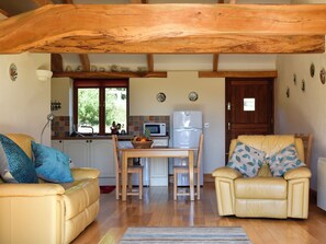 Living area - Round House - UK12083 (St Endellion, near Port Isaac)