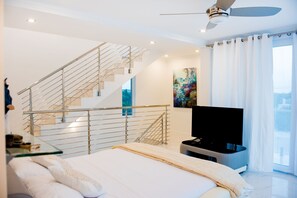 4 عدّة غرف نوم وخزنة داخل الغرفة ومكواة/لوح كي وواي فاي