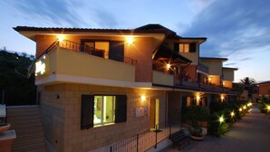 Exterior - Apartment with Pool near Sea (Tortoreto)