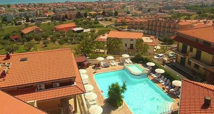 Apartment with Pool near Sea