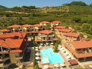 Exterior - Apartment with Pool near Sea (Tortoreto)