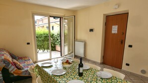 Dining - Apartment with Pool near Sea (Tortoreto)