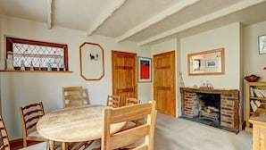 Dining - Modern Holiday Home in Tenby With Patio (Tenby)