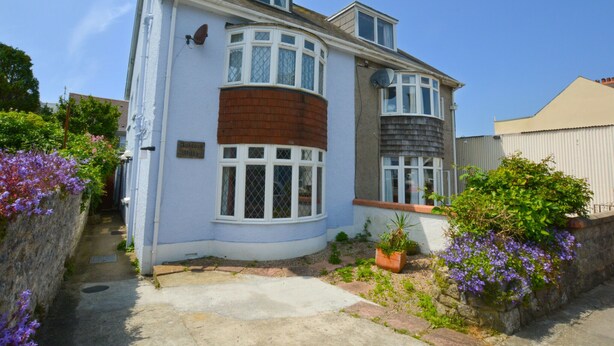 Exterior - Modern Holiday Home in Tenby With Patio (Tenby)