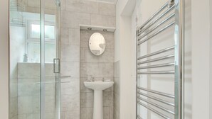 Bathroom - Modern Holiday Home in Tenby With Patio (Tenby)