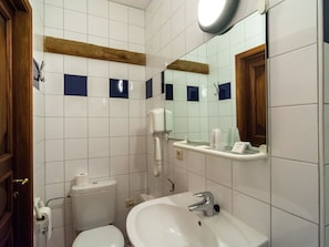 House | Bathroom - A Cottage Rich in History in Macon (Momignies)