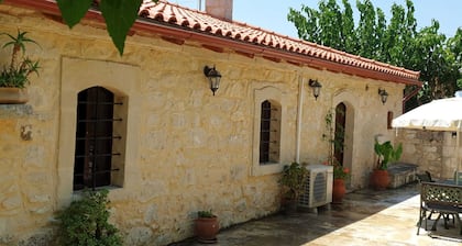 Quaint Holiday Home in Pasalites with Garden near Perama