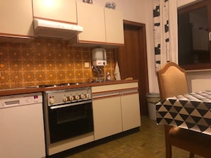 Maison | Cuisine privée | Micro-ondes, plaque de cuisson, lave-vaisselle, chaise haute