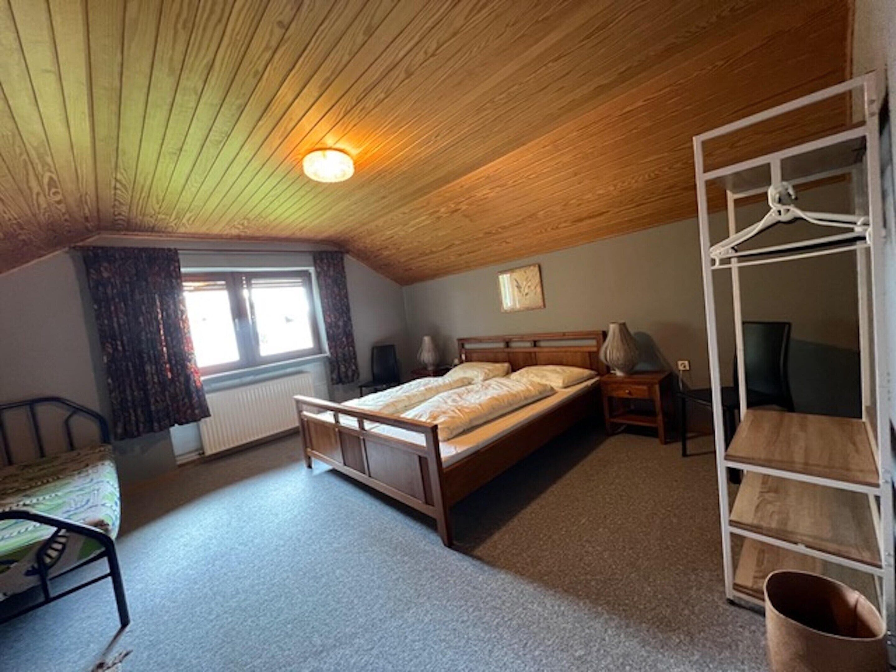 House | 3 bedrooms, individually furnished, iron/ironing board, bed sheets