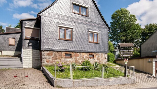 Exterior - Pretty Holiday Home in Neustadt am Rennsteig near Ski Area (Grossbreitenbach)