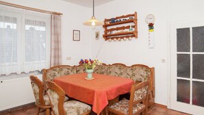 Dining - Pretty Holiday Home in Neustadt am Rennsteig near Ski Area (Grossbreitenbach)