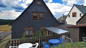 Exterior - Pretty Holiday Home in Neustadt am Rennsteig near Ski Area (Grossbreitenbach)