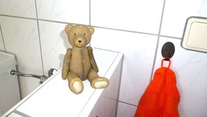 1 Schlafzimmer, individuell eingerichtet, Bettwäsche