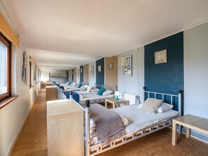 Nhà | 9 phòng ngủ, trang bị nội thất với thiết kế riêng biệt, bộ trải giường 