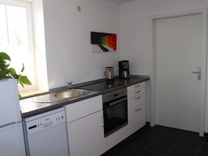 Apartamento | Cozinha privada | Lava-louças, cadeirão de bebê