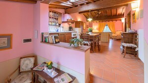 Living room - Cosy Holiday Home in Figline Valdarno With Garden (Figline e Incisa Valdarno)