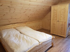 House | 2 bedrooms, bed sheets - Holiday Home in Skrzynia With Terrace (gmina Osiek)