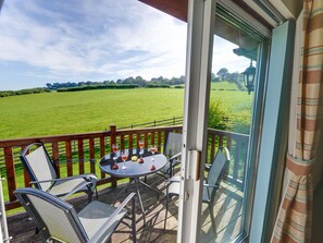 Balcony - Cottage With Great Views, Playground Equipment, Football Field & More (Caersws)