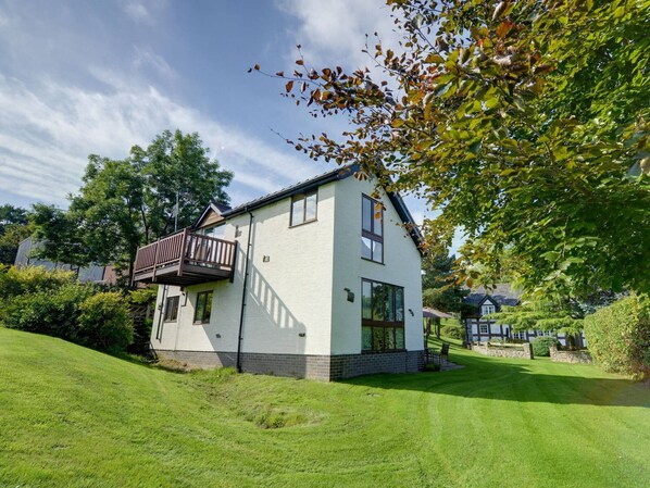 Exterior - Cottage With Great Views, Playground Equipment, Football Field & More (Caersws)
