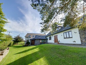 Exterior - Cottage With Great Views, Playground Equipment, Football Field & More (Caersws)