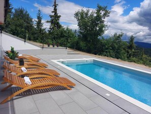 Pool - Secluded Holiday Home with Hot Tub in Kozji Vrh (Cabar)