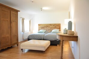 House | 6 bedrooms, individually furnished, iron/ironing board