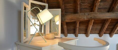 House | 6 bedrooms, individually furnished, iron/ironing board