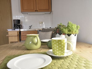 Fridge, coffee/tea maker, toaster - Cozy Apartment in Niehagen Germany With Terrace (Ostseebad Ahrenshoop)