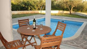 Hus | Basseng | Innendørsbasseng og utendørsbasseng