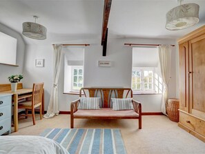 4 bedrooms, individually furnished, bed sheets - Comfortable Cottage in Kingsheanton With Private Garden (Barnstaple)