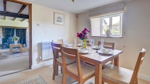 Dining - Comfortable Cottage in Kingsheanton With Private Garden (Barnstaple)