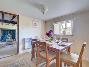 Dining - Comfortable Cottage in Kingsheanton With Private Garden (Barnstaple)