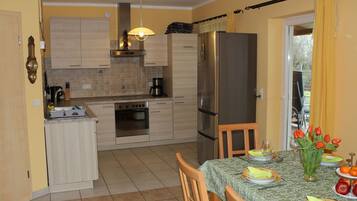 Bungalow | Private kitchen | High chair