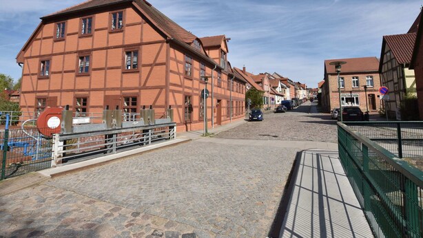 A cobblestone street lined with traditional half-timbered buildings. - Lovely Apartment in Plau am See Germany near Plauer Lake (Plau am See)