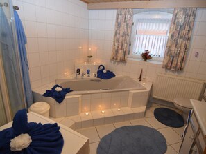 House | Bathroom | Shower - Schones Ferienhaus mit Grossem Garten bei Stadlern (Stadlern)