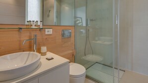 Apartment | Bathroom - Gorgeous Apartment in Scarlino With Pool (Scarlino)