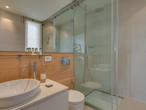 Apartment | Bathroom - Gorgeous Apartment in Scarlino With Pool (Scarlino)